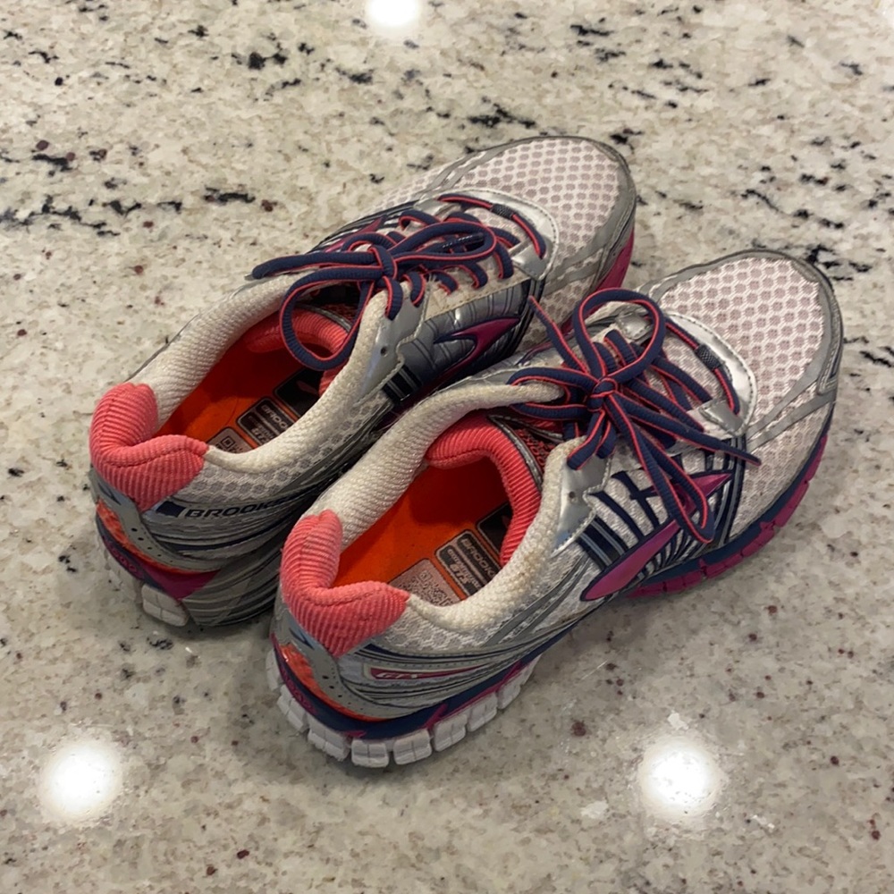 Brooks Adrenaline GTS 14 running shoes size 8 wide